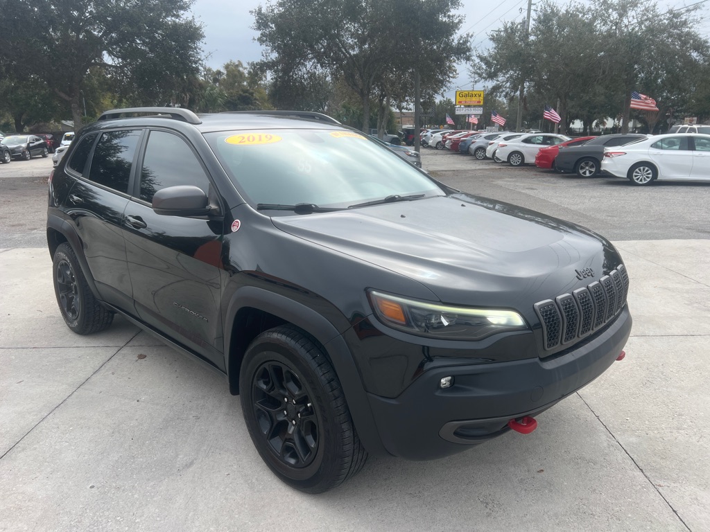 Photo 3 of this JEEP CHEROKEE