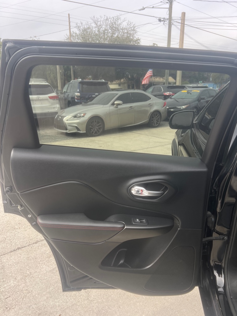 Photo 20 of this JEEP CHEROKEE