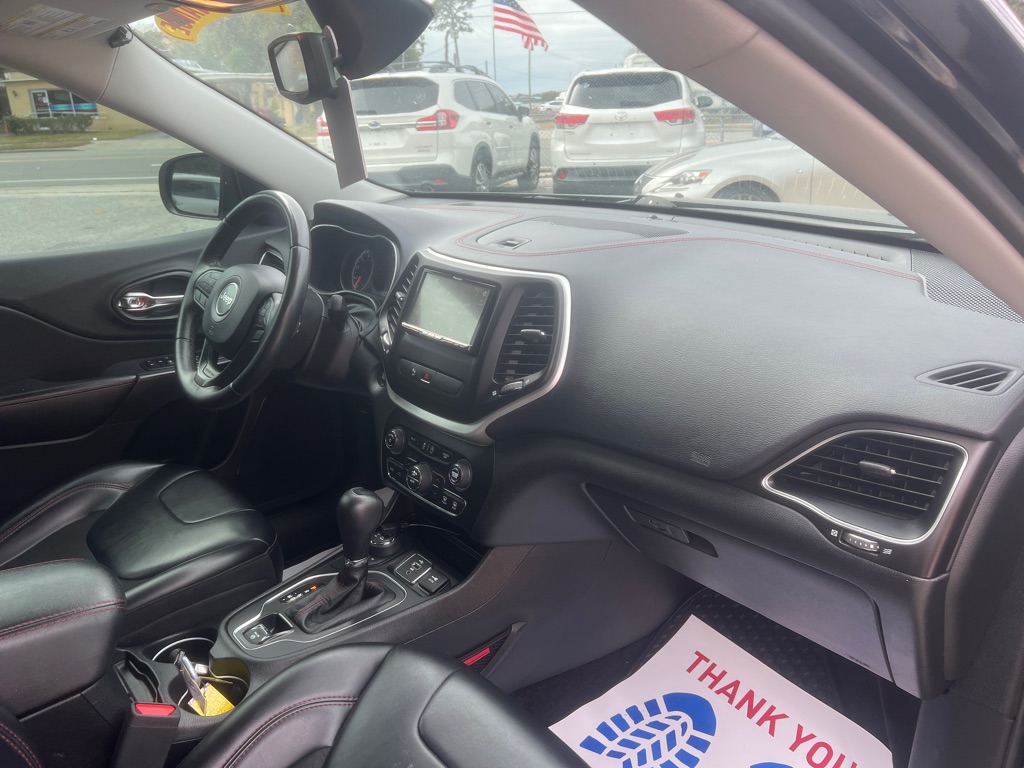 Photo 8 of this JEEP CHEROKEE