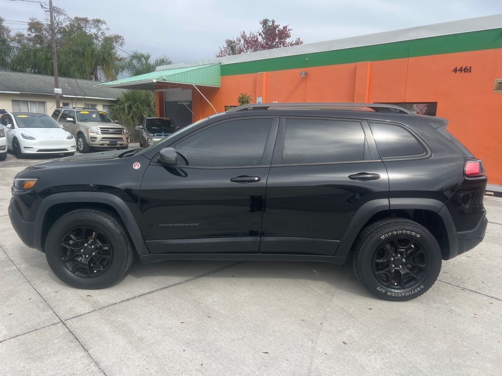 Photo 19 of this JEEP CHEROKEE