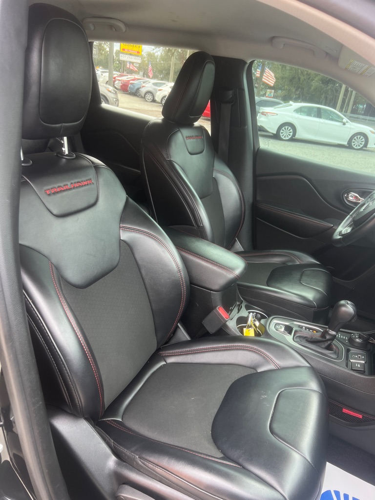 Photo 7 of this JEEP CHEROKEE