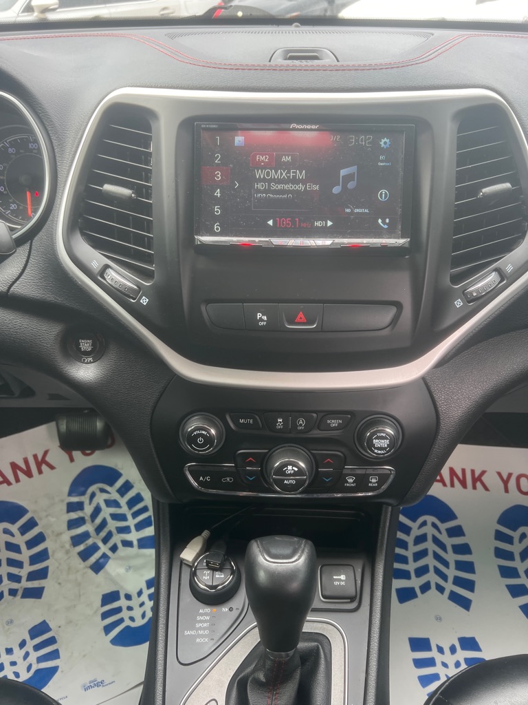 Photo 12 of this JEEP CHEROKEE