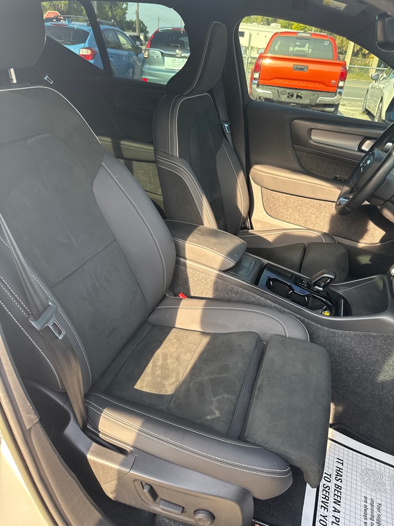 Photo 7 of this VOLVO XC40
