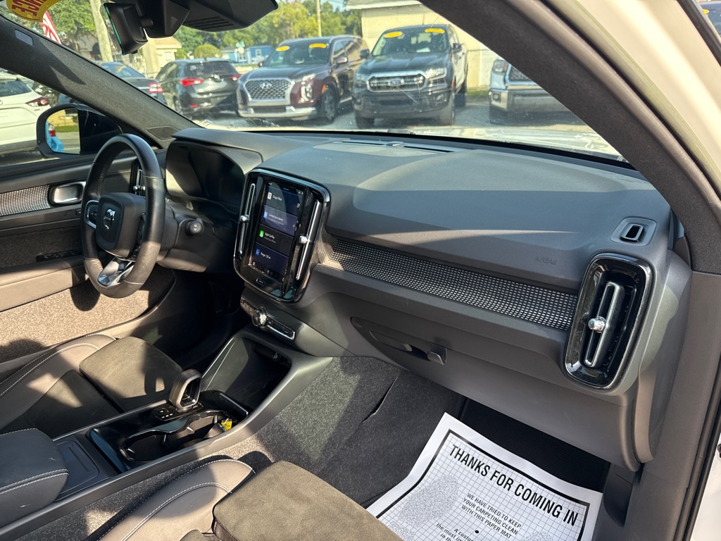 Photo 8 of this VOLVO XC40