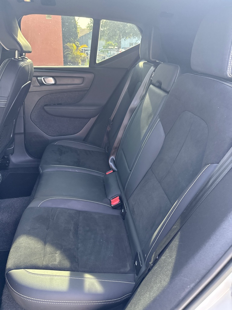 Photo 22 of this VOLVO XC40
