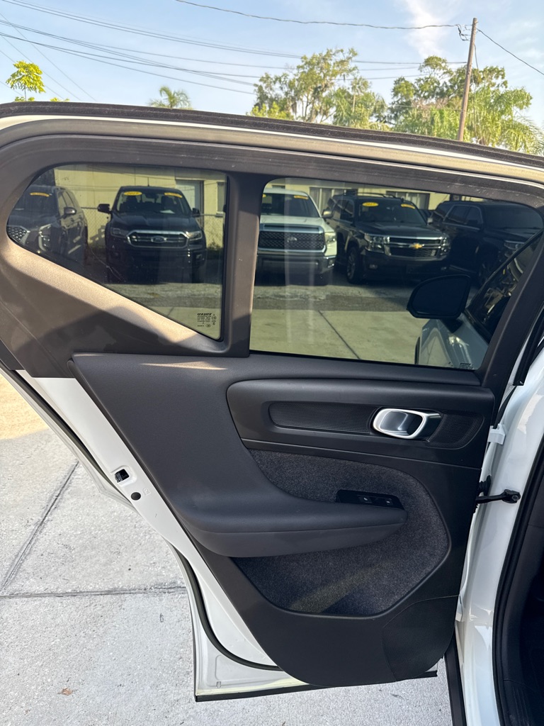 Photo 21 of this VOLVO XC40