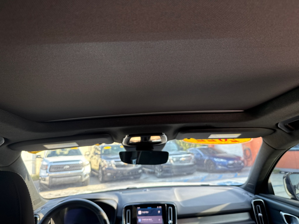 Photo 14 of this VOLVO XC40
