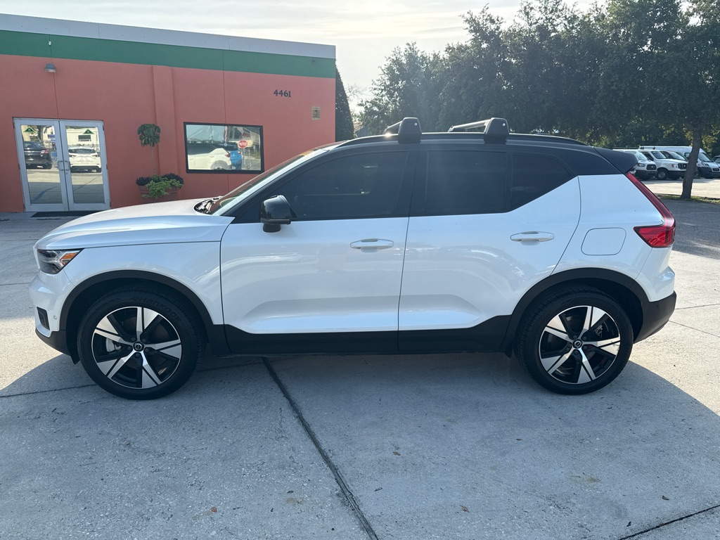 Photo 20 of this VOLVO XC40