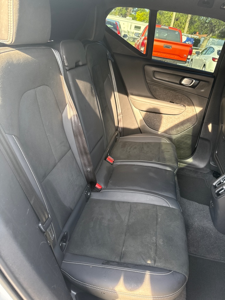 Photo 10 of this VOLVO XC40