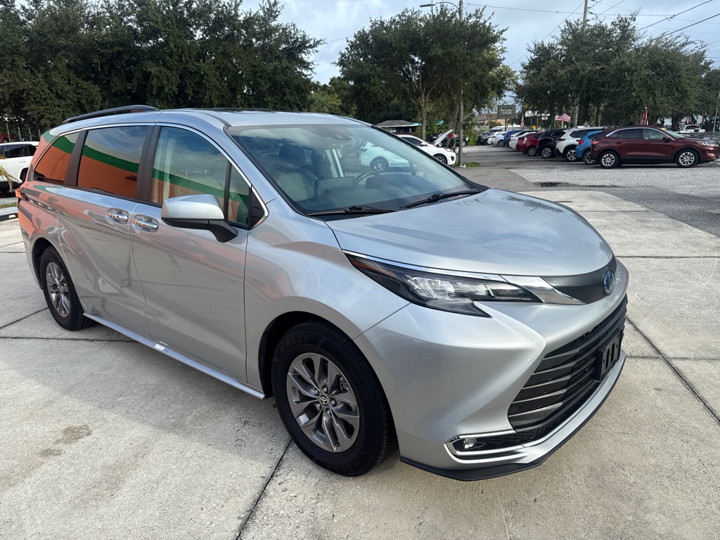 Photo 3 of this TOYOTA SIENNA