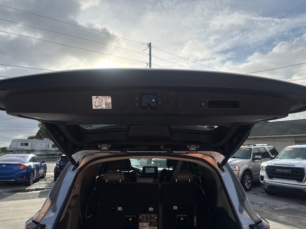 Photo 20 of this TOYOTA SIENNA