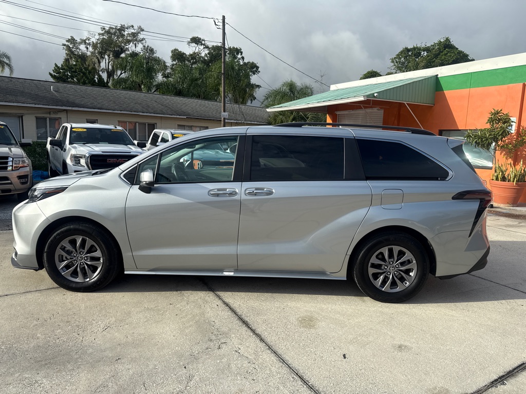 Photo 22 of this TOYOTA SIENNA