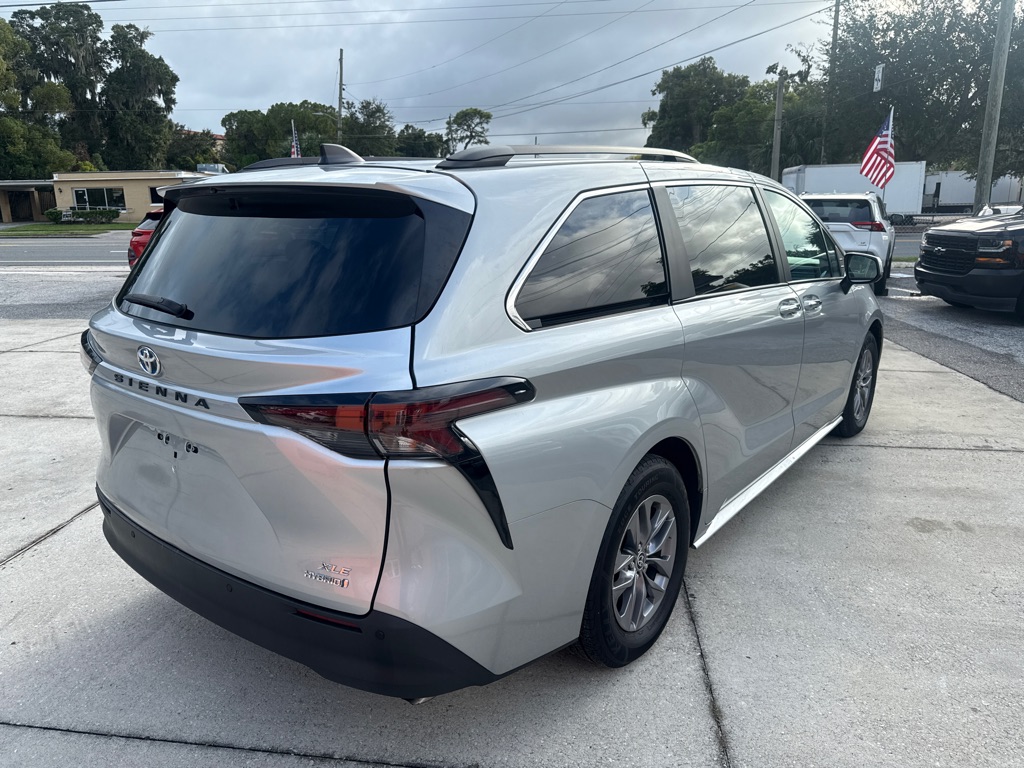 Photo 17 of this TOYOTA SIENNA