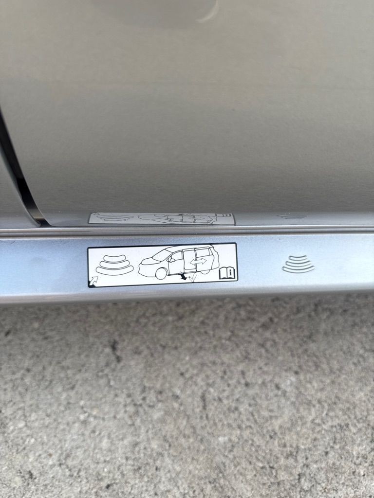 Photo 6 of this TOYOTA SIENNA