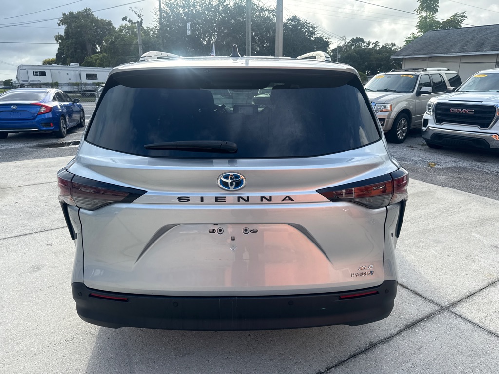 Photo 18 of this TOYOTA SIENNA