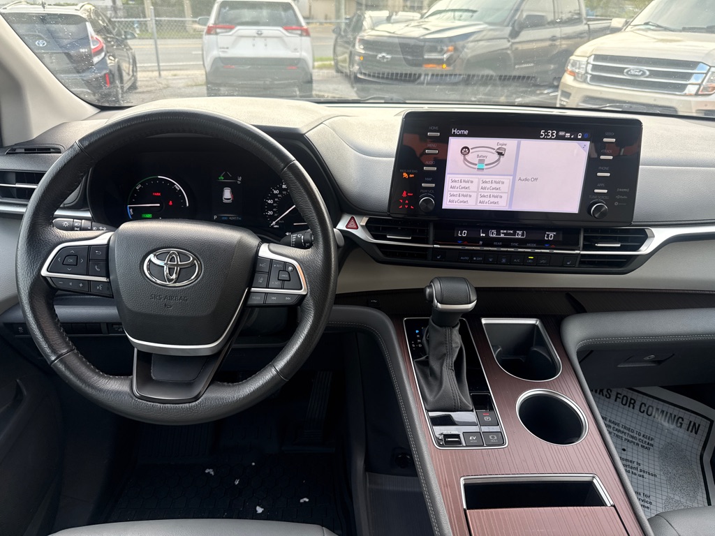 Photo 13 of this TOYOTA SIENNA