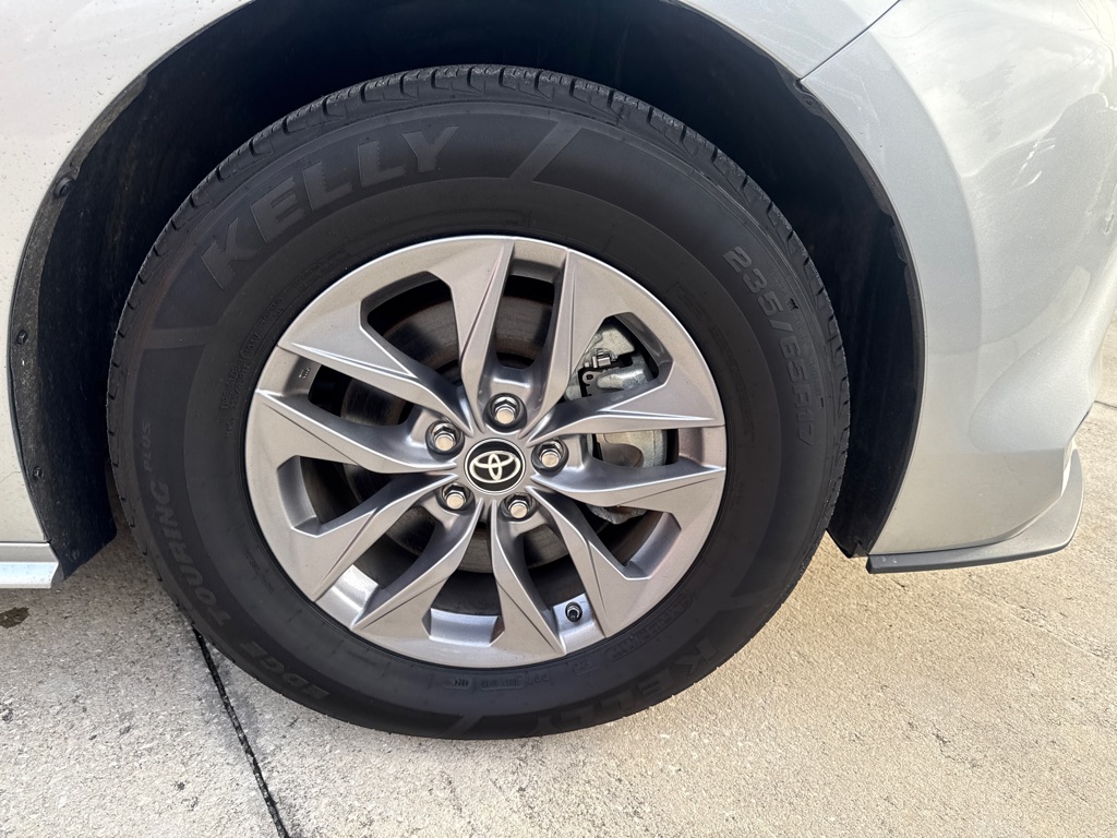 Photo 4 of this TOYOTA SIENNA