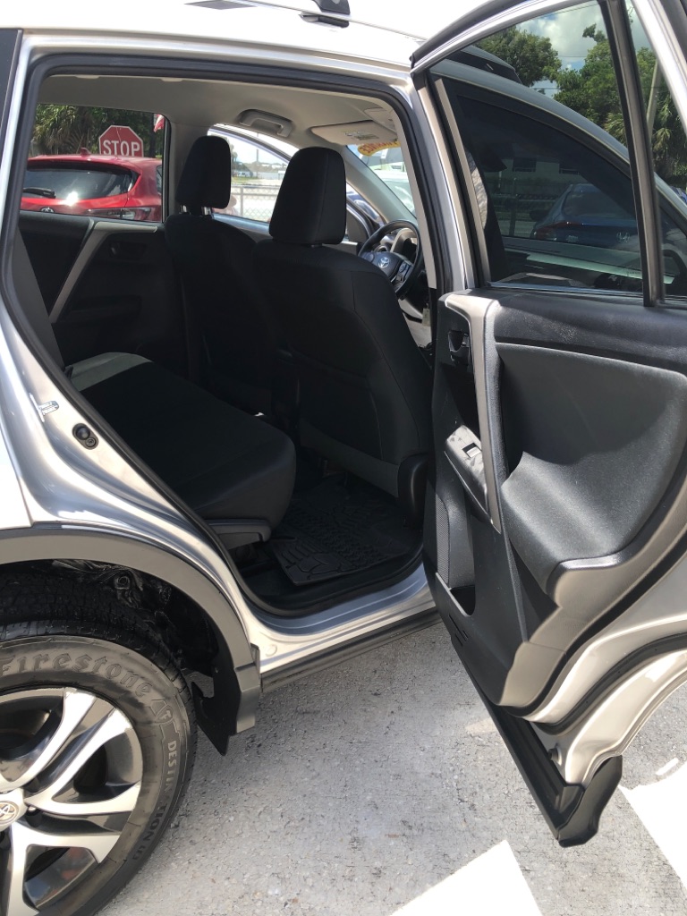 Photo 8 of this TOYOTA RAV4