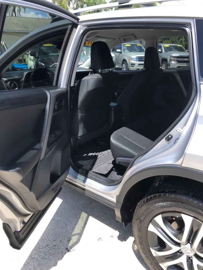 Photo 7 of this TOYOTA RAV4