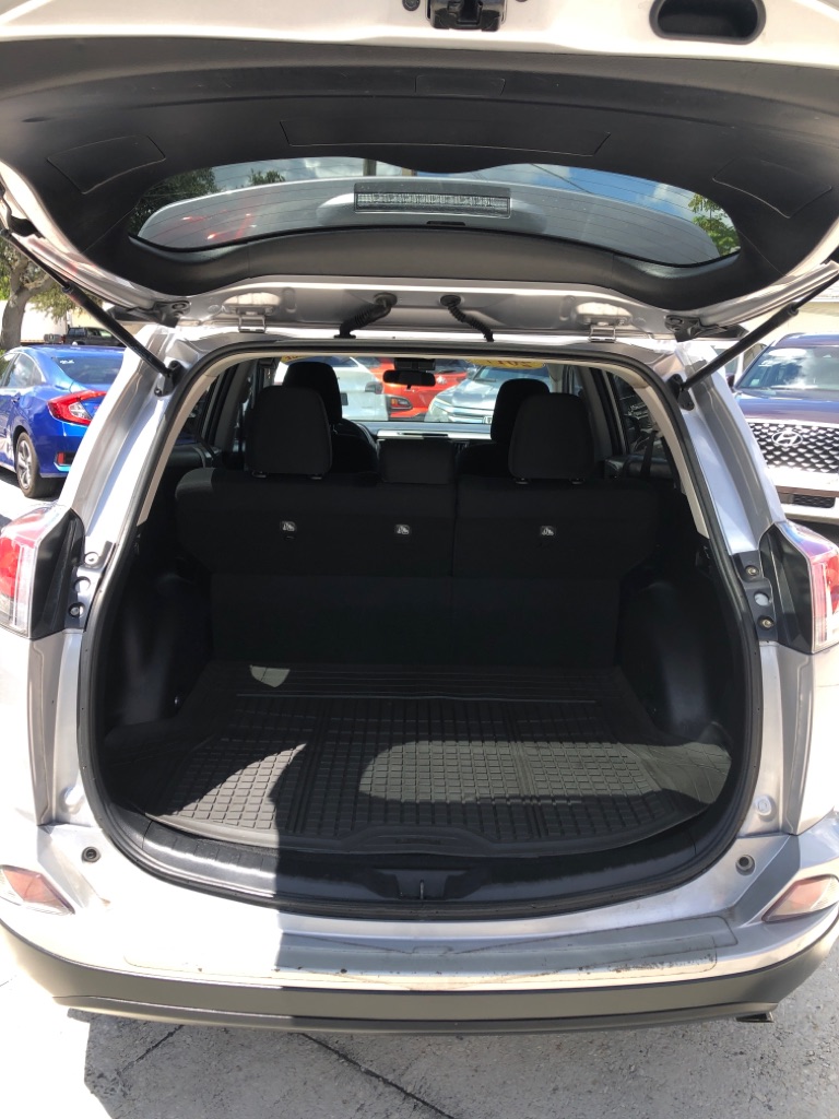 Photo 13 of this TOYOTA RAV4