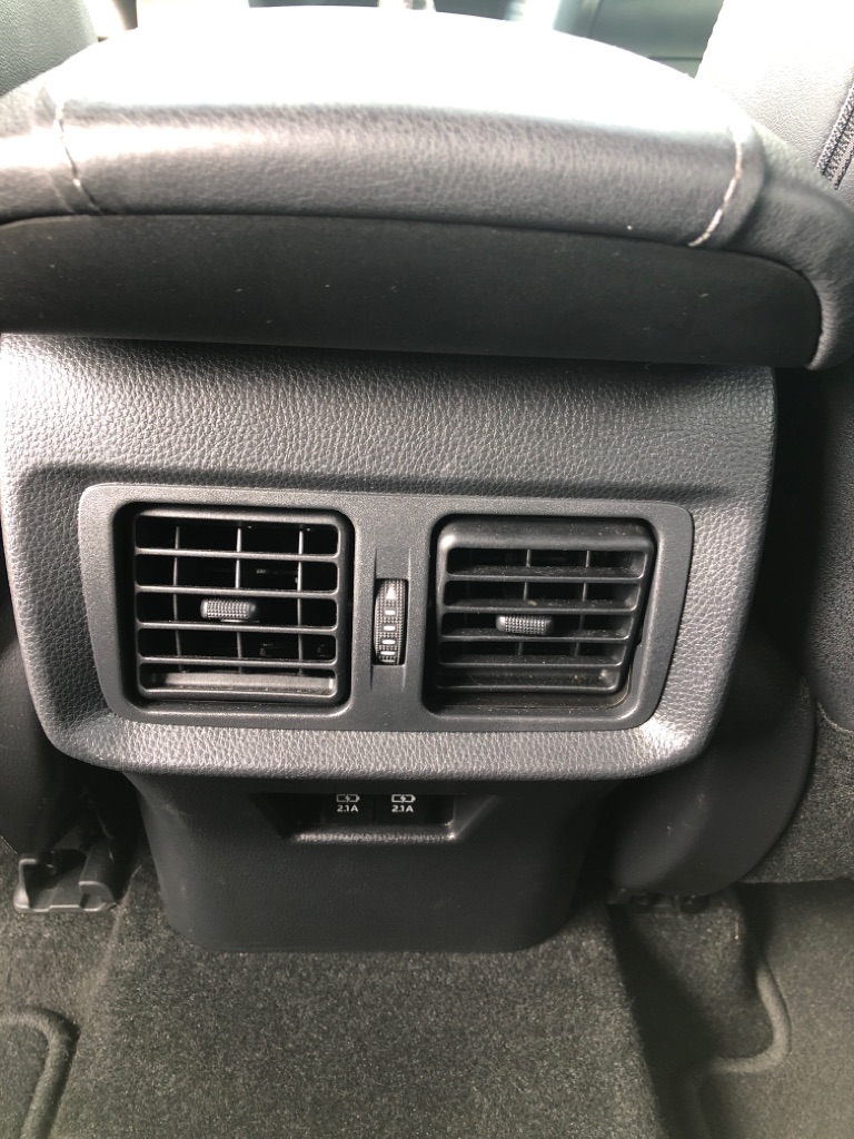 Photo 12 of this TOYOTA VENZA