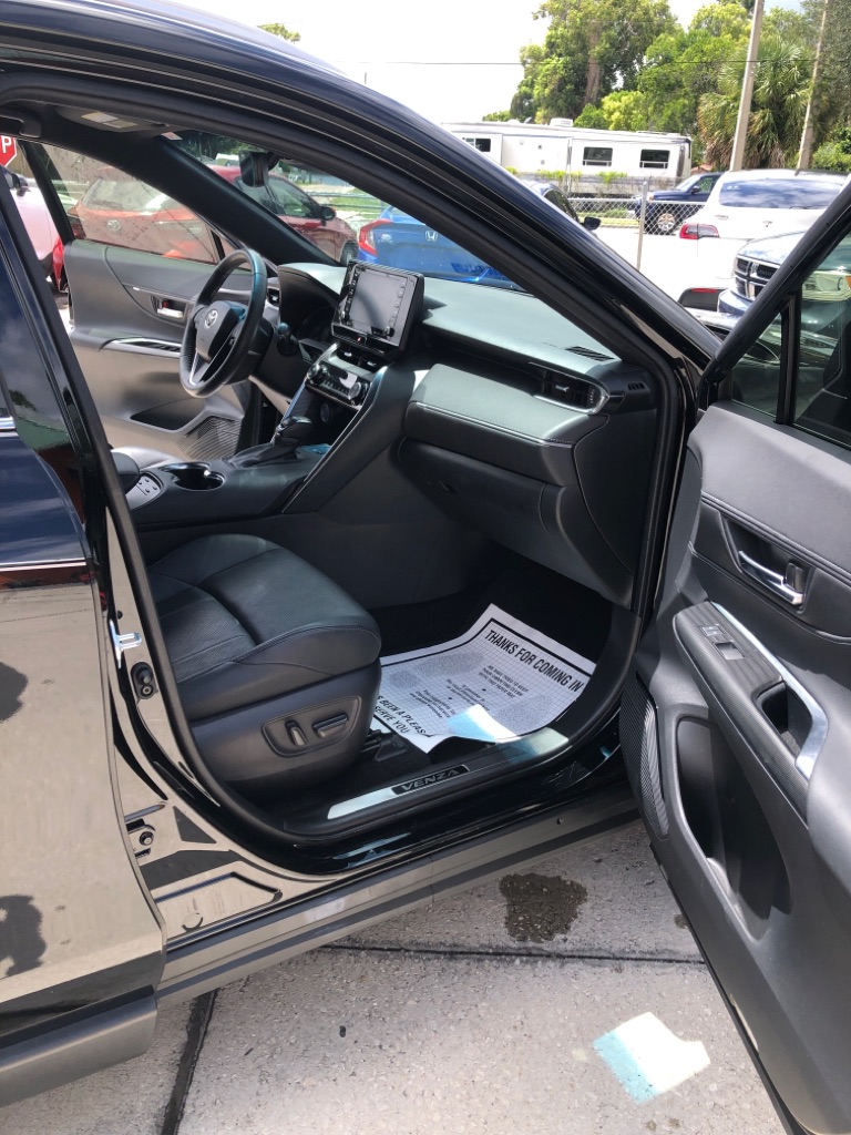 Photo 10 of this TOYOTA VENZA