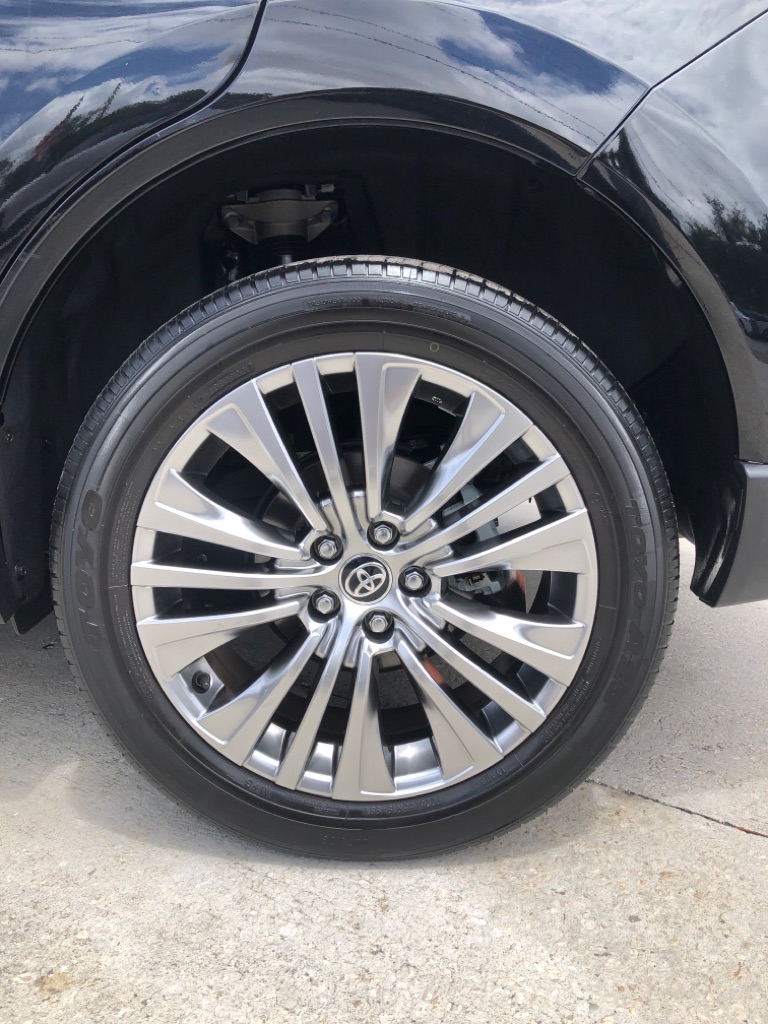 Photo 5 of this TOYOTA VENZA