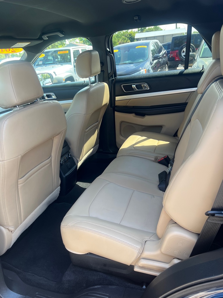 Photo 37 of this FORD EXPLORER