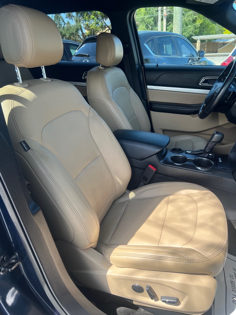 Photo 14 of this FORD EXPLORER