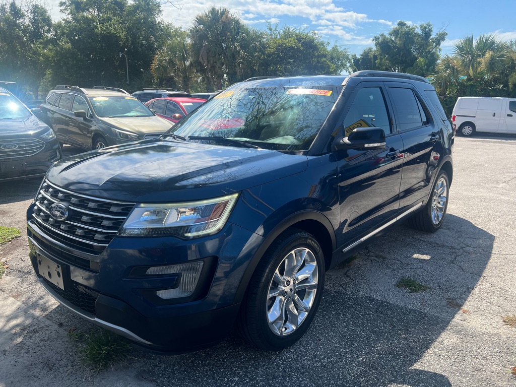 Photo 4 of this FORD EXPLORER