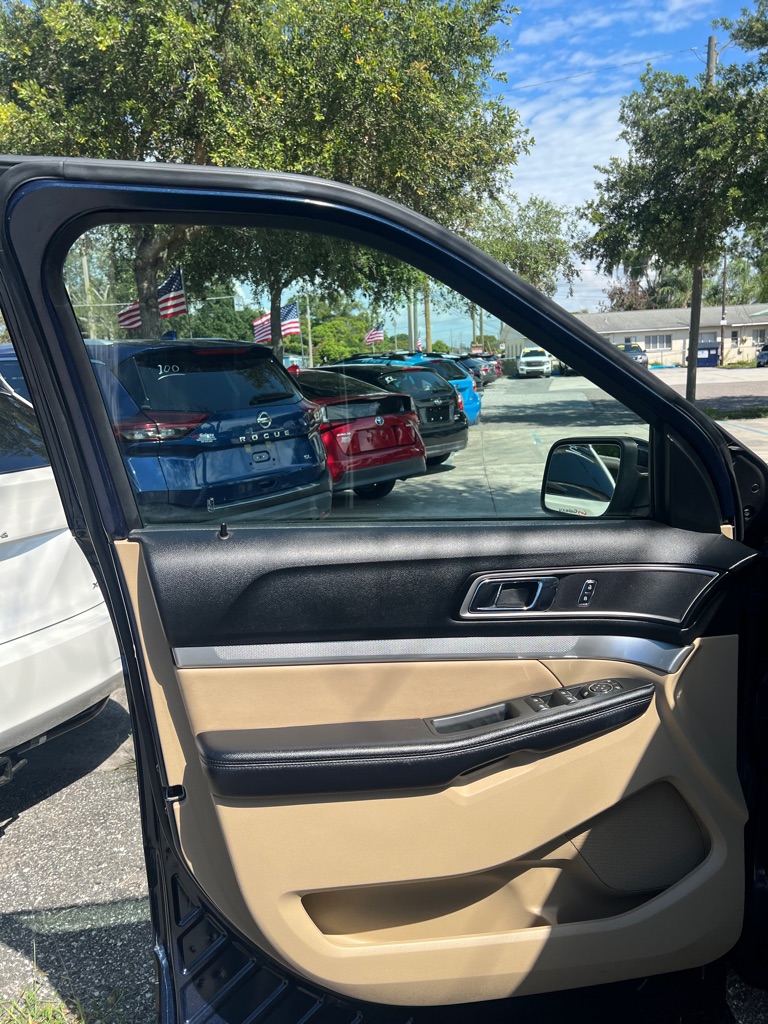 Photo 43 of this FORD EXPLORER