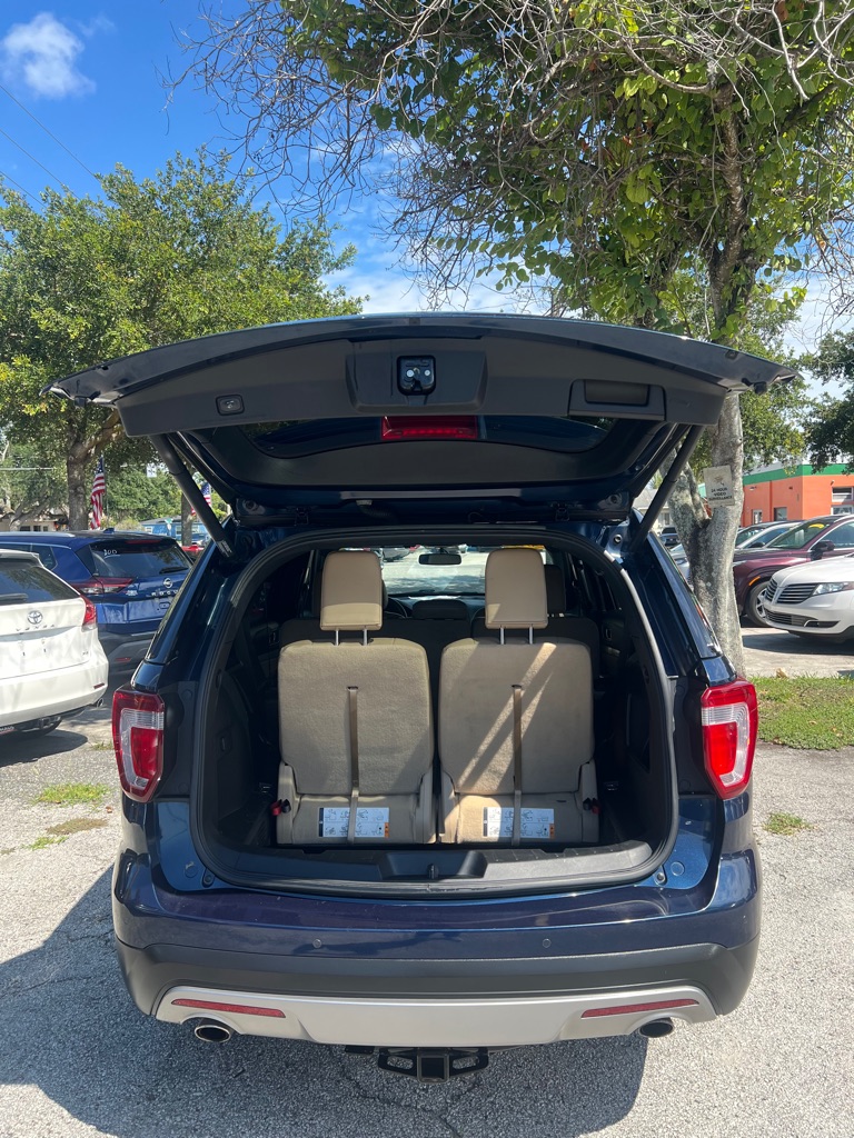 Photo 8 of this FORD EXPLORER