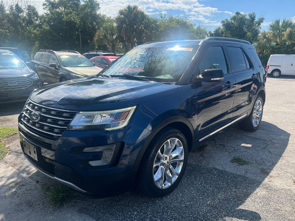 Photo 3 of this FORD EXPLORER