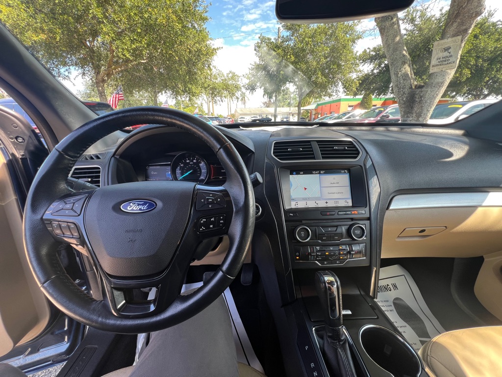 Photo 26 of this FORD EXPLORER