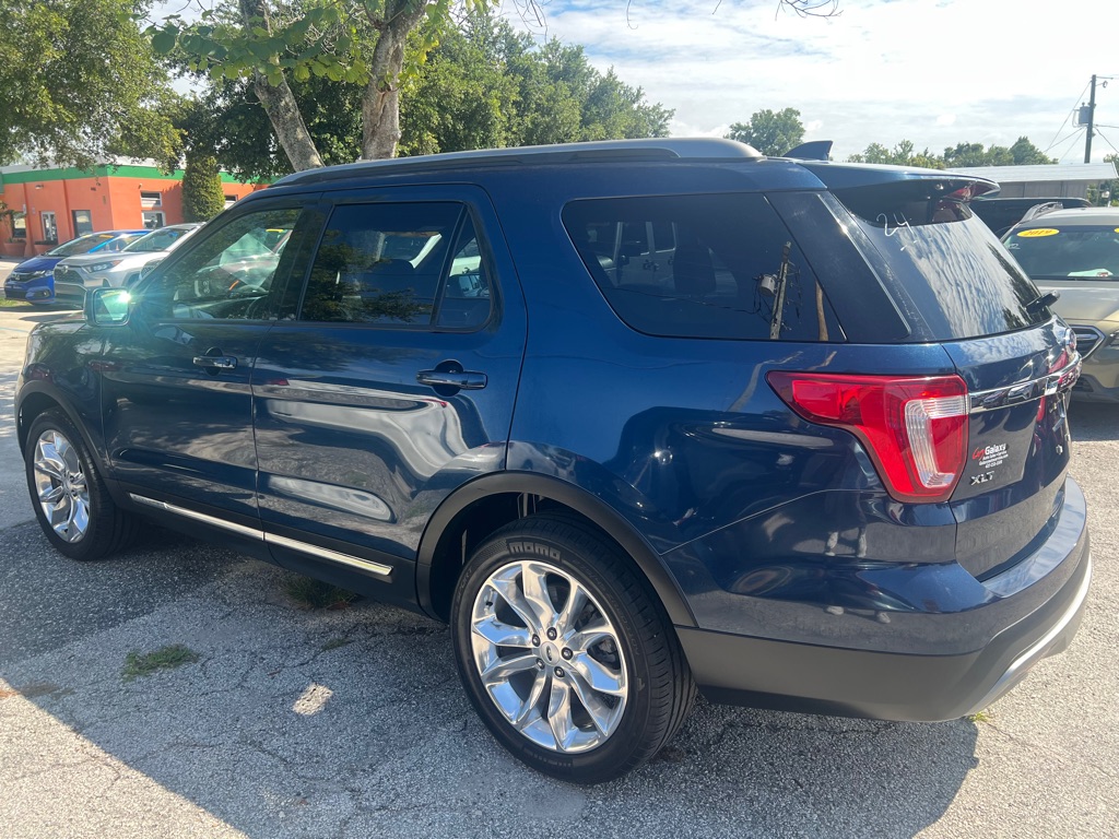 Photo 6 of this FORD EXPLORER