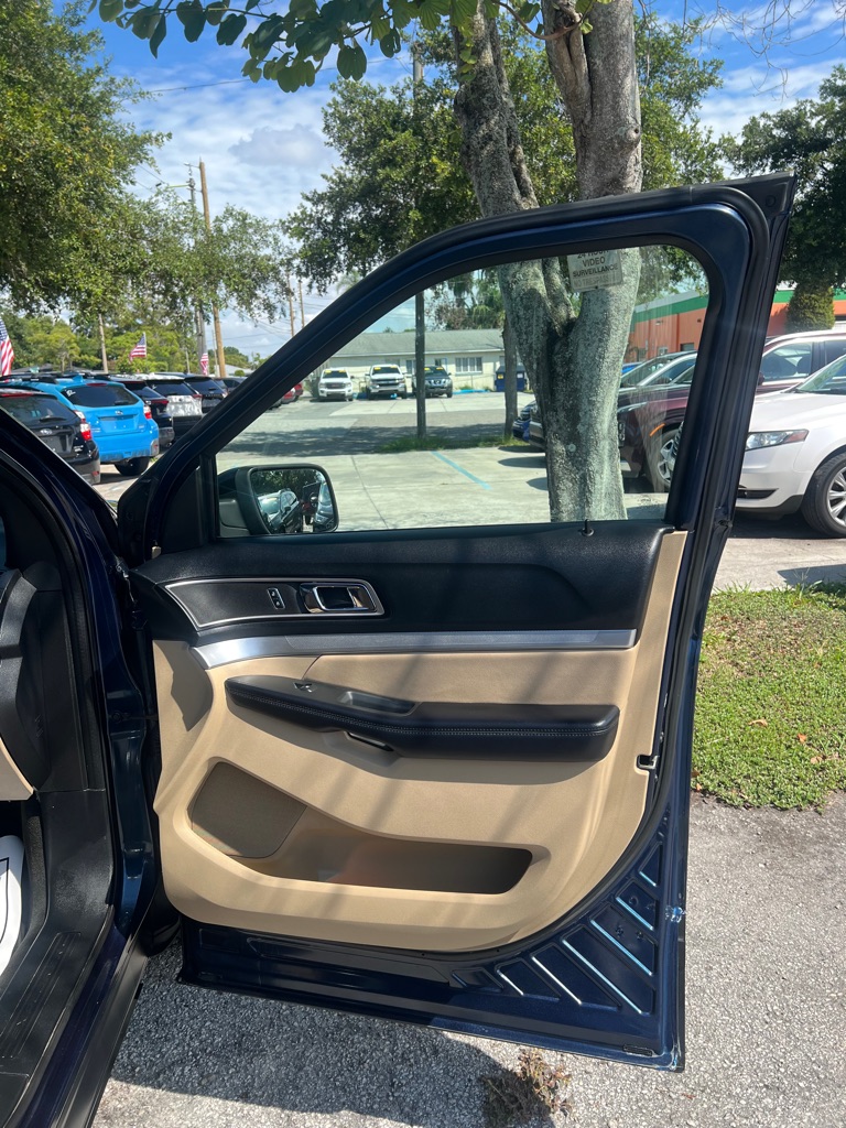Photo 31 of this FORD EXPLORER