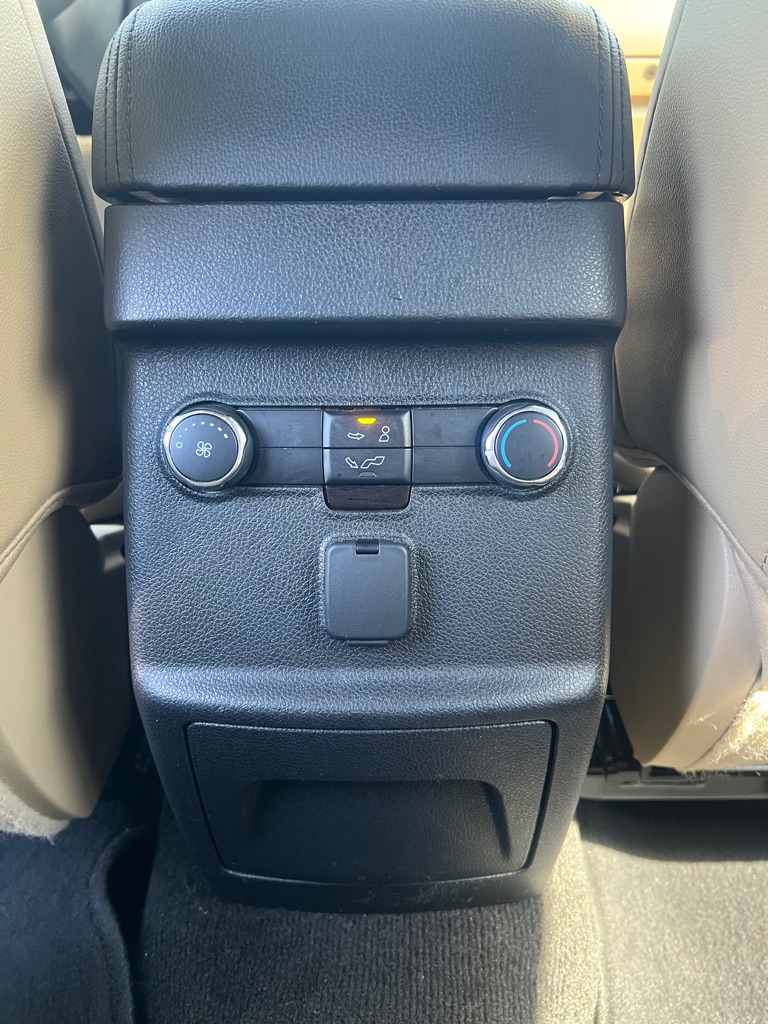 Photo 19 of this FORD EXPLORER