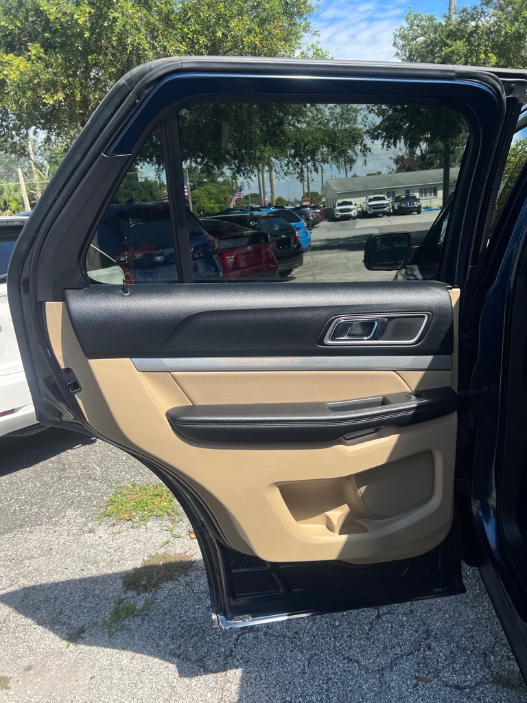 Photo 17 of this FORD EXPLORER