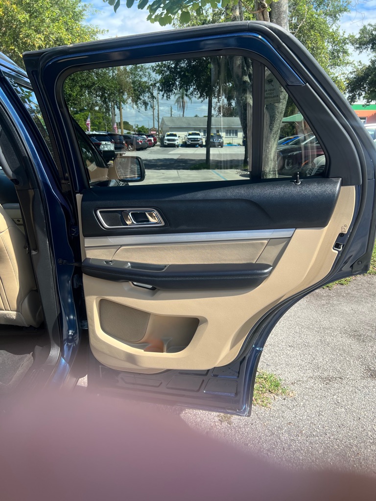 Photo 15 of this FORD EXPLORER