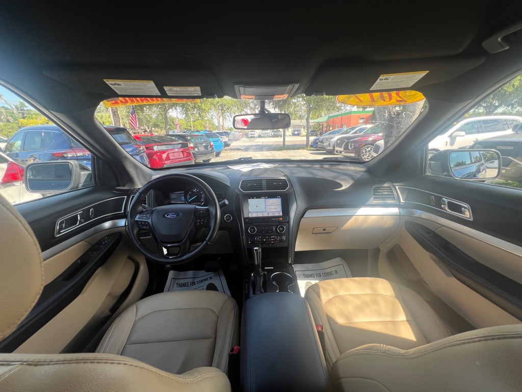 Photo 40 of this FORD EXPLORER