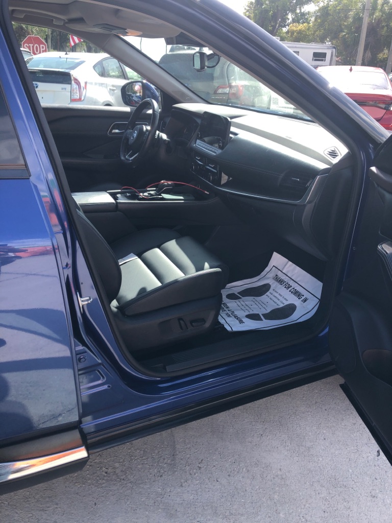 Photo 10 of this NISSAN ROGUE