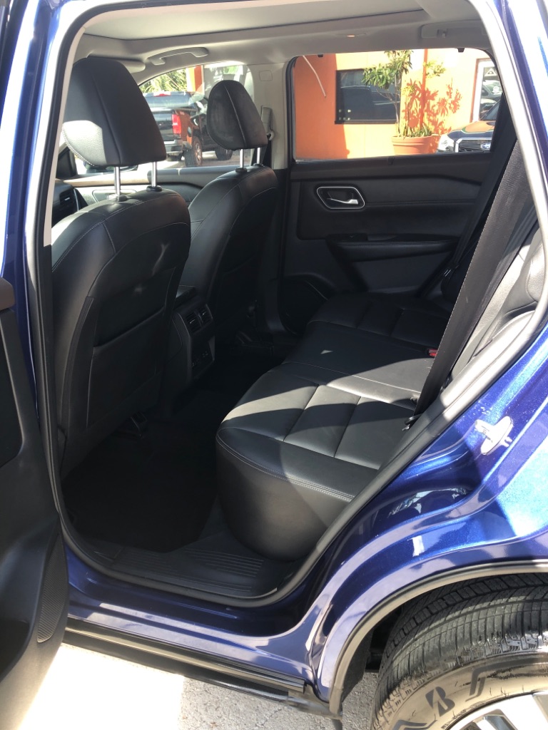 Photo 7 of this NISSAN ROGUE