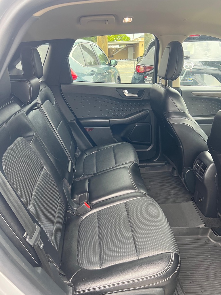 Photo 18 of this FORD ESCAPE