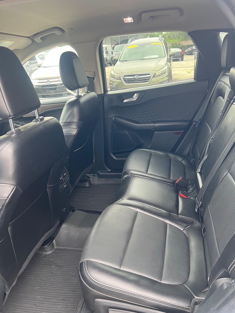 Photo 17 of this FORD ESCAPE