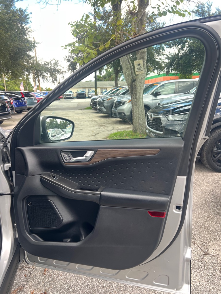Photo 35 of this FORD ESCAPE