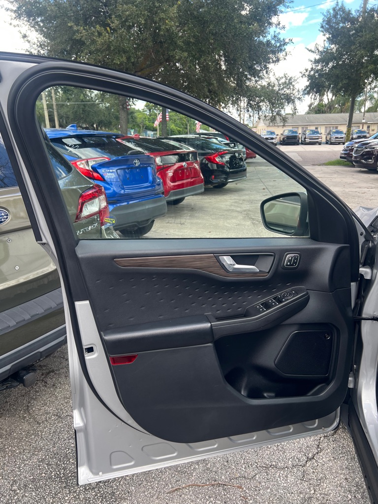 Photo 49 of this FORD ESCAPE
