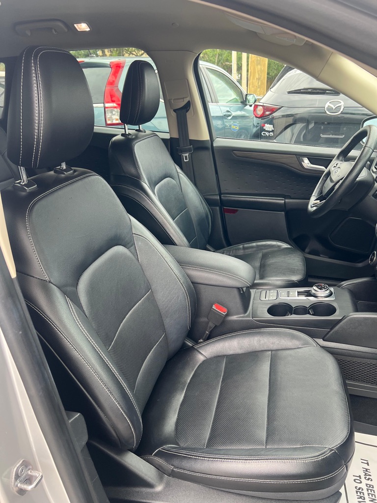 Photo 14 of this FORD ESCAPE