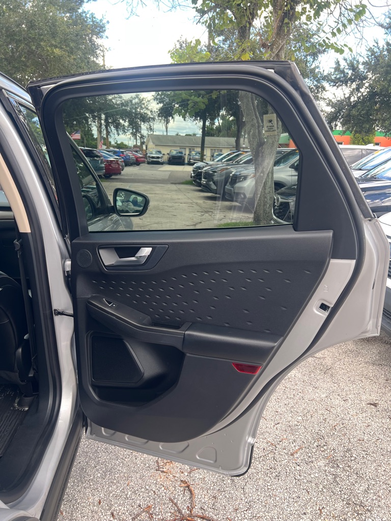 Photo 38 of this FORD ESCAPE