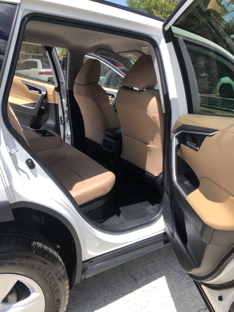 Photo 9 of this TOYOTA RAV4
