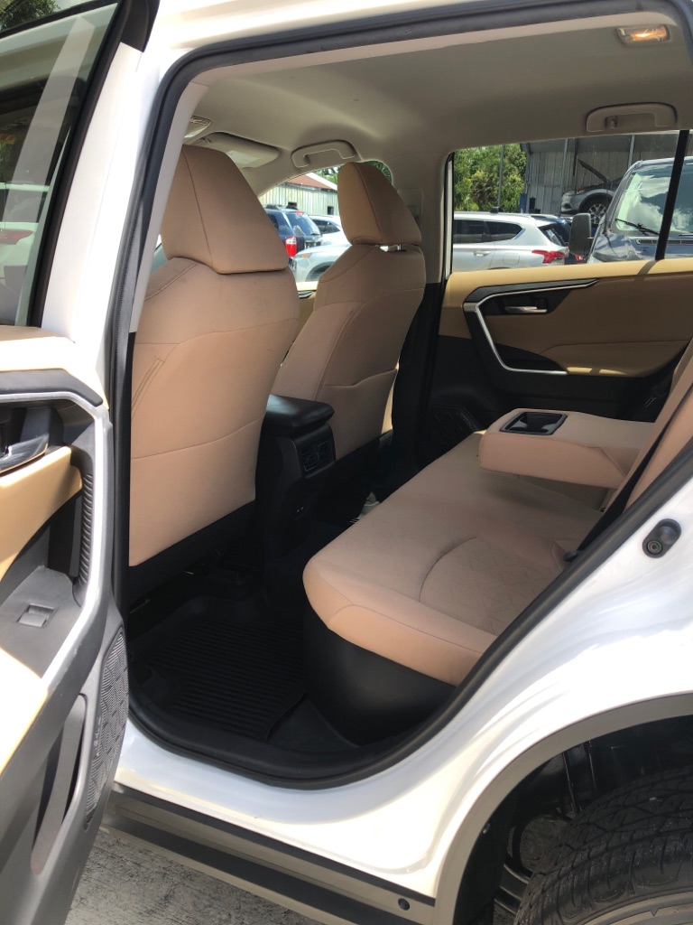 Photo 7 of this TOYOTA RAV4